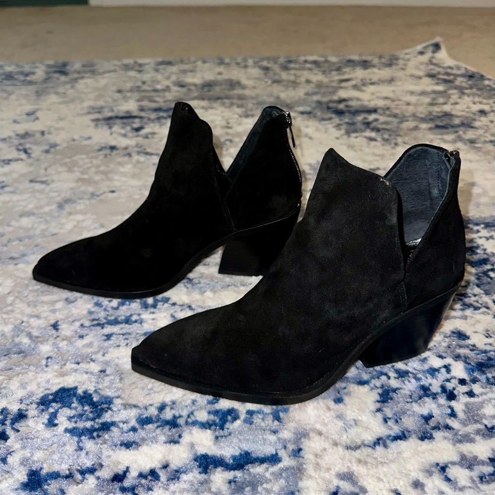 Vince Camuto Gidgeta Bootie Black Suede Size 7.5